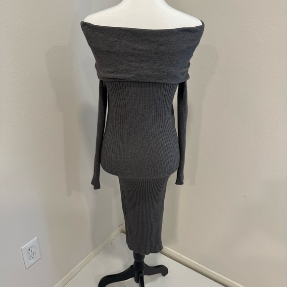 Line & Dot Ribbed Knit Midi Dress Long Sleeve Feminine Contemporary M - Picture 2 of 6